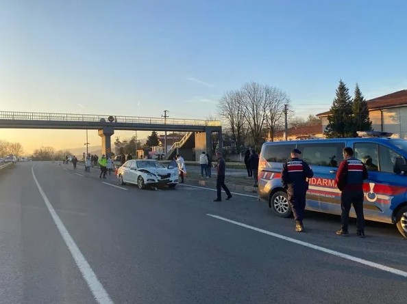 Sakarya'da feci kaza! Yolun karşısına geçmek isterken canından oldu...